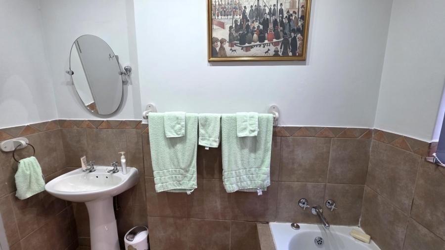 2 Bedroom Property for Sale in The Coves North West
